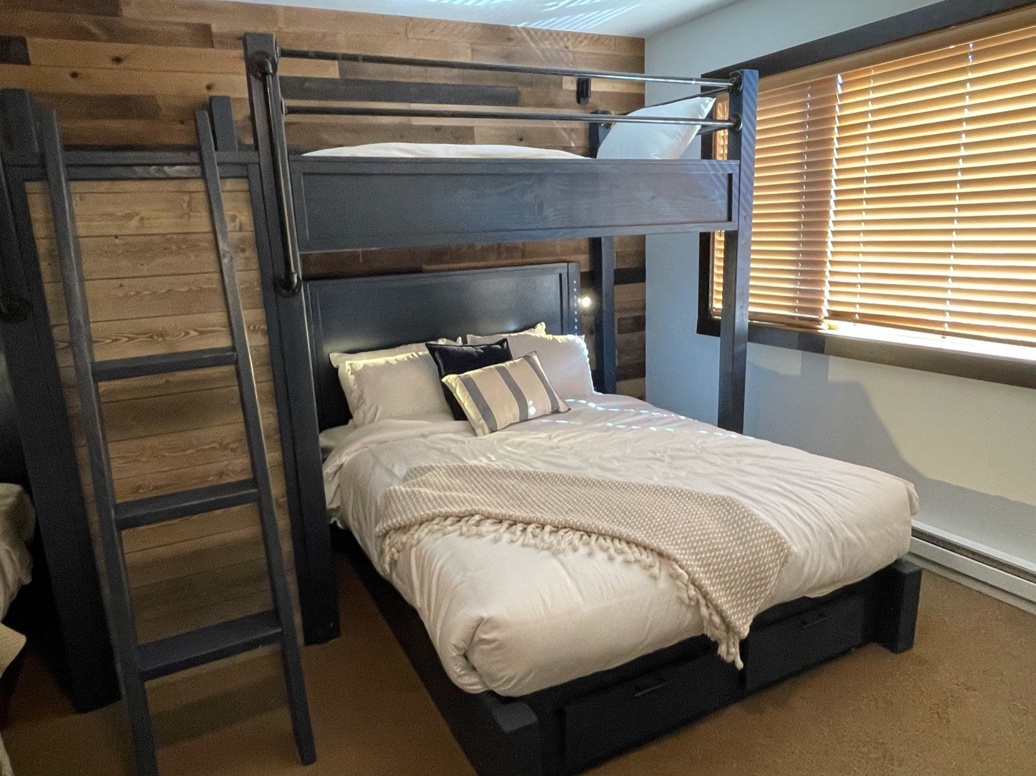 Queen bed with loft above outlet