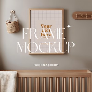 Mockup di cornice per culla per cameretta dei bambini PSD – Mockup di stampa artistica per bambini, A3 DIN-A modificabile, 300 DPI rustico, espositore da parete per bambini per artisti