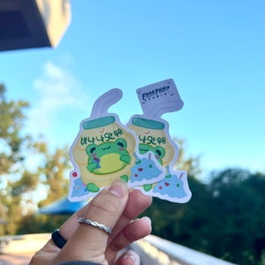 Vinyl-Aufkleber Halloween-Frosch im koreanischen Bananenmilchkostüm, Wetterfest matt, glänzendes Vinyl
