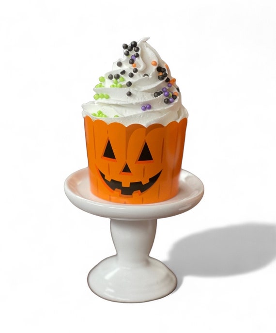 Faux Halloween Cupcake: Pumpkin Decor Fake Bake