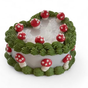 Faux Toadstool Herz Kuchen Schmuckschatulle mit Opalescent Top