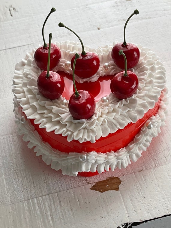 Heart vintage fake cake