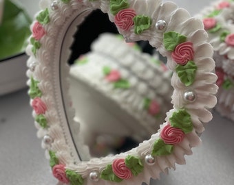 Miroir à volants bouton de rose shabby chic