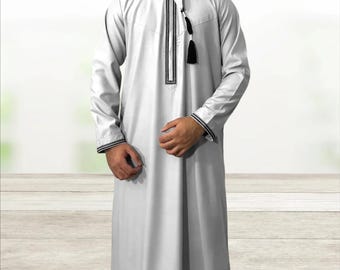 Embroidered White Thobe Jubba: Muslim Men's Middle Eastern Clothing