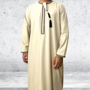Embroidered Islamic Thobe Jubba: Cream Muslim Men&#39;s Long Sleeve Robe