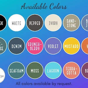 Puede incluir: Un gr&aacute;fico que muestra 18 opciones de color diferentes para un producto. Los colores se muestran en c&iacute;rculos con el nombre del color escrito en texto negro. Los colores incluyen negro, blanco, pimienta, marfil, piedra arenisca, azul vaquero, azul-abeto, denim, baya crujiente, violeta, mostaza, &ntilde;ame, espuma de mar, musgo, laguna, terracota y baya. El texto "Colores disponibles" est&aacute; en la parte superior del gr&aacute;fico. El texto "Todos los colores disponibles a pedido." est&aacute; en la parte inferior del gr&aacute;fico.
