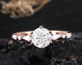 bague de fiançailles moissanite vintage | Bague de mariage ronde unique en or rose | Bague en grappe de diamants taille cerf-volant | Bague de promesse | Cadeau d'anniversaire