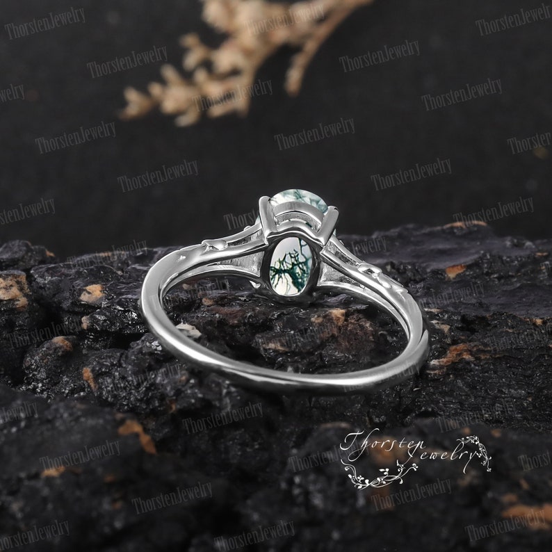 Anillo de compromiso de ágata de musgo natural ovalado vintage Anillo de promesa de oro blanco Piedra preciosa verde Anillo art déco inspirado en la naturaleza Regalos de joyería hechos a mano imagen 3