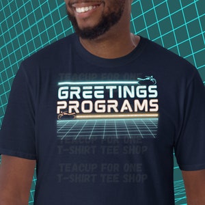 Grüße Programme Retro Lightcycle Unisex T-Shirt | Videospiel Shirt | Freizeitpark Shirt | Das Gitter | Arcade | 1980er Jahre | Vintage | Tron