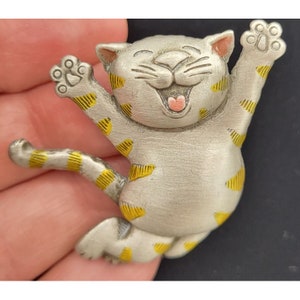 Vintage Signed JJ Pewter Happy Laughing Smiling Kitty Cat Pin Brooch