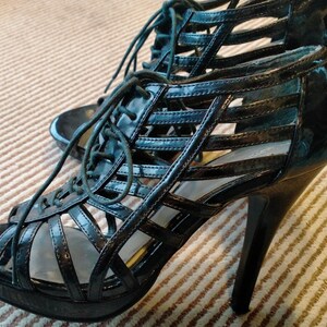 Charcoal heels top