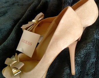 Light beige Biancardi peep toe shoes with Guess bow.Size: 7M