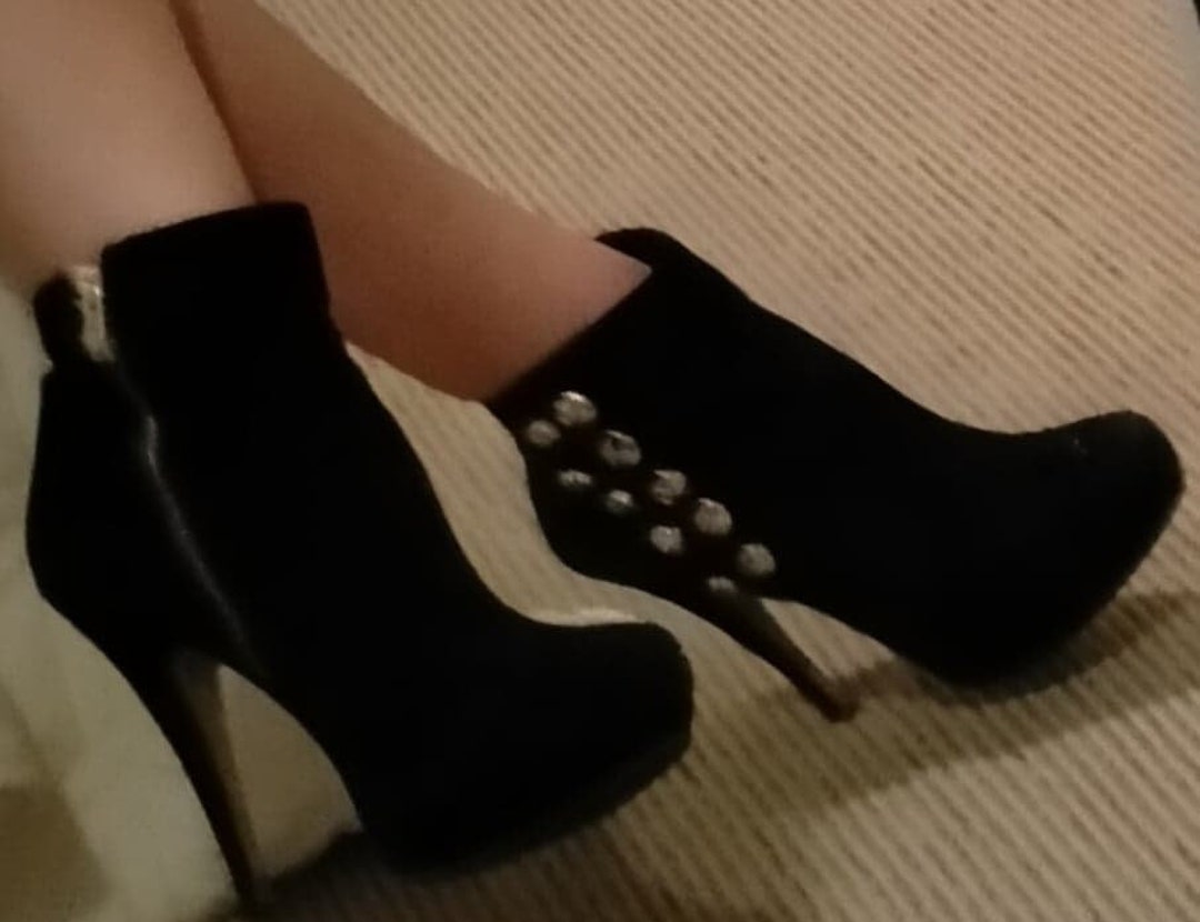 Vince camuto store coatia boots