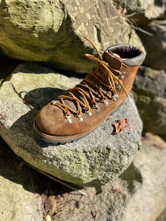 danner classic hiking boots