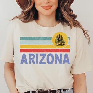 Camiseta del desierto de Arizona, camiseta unisex vintage de cactus de Arizona, regalo del estado del Gran Cañón, camiseta bohemia hippie estilo western personalizable.