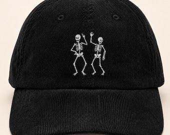 Gorro de pana bordado con esqueletos danzantes - Halloween minimalista