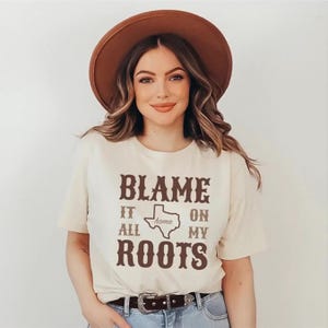 T-shirt TEXAS Home, blâmer tout sur mes racines, t-shirt graphique The Lone Star, t-shirt unisexe musique country du sud-ouest, dicton texan drôle