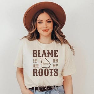 Chemise de carte de la GÉORGIE, blâmer tout sur mes racines, T-shirt graphique de maison d'état de pêche, t-shirt de musique country unisexe vintage, chemise du sud de l'ouest