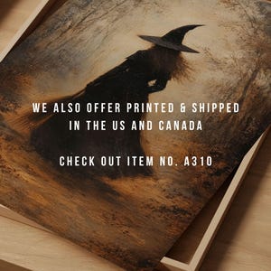 K&ouml;nnte beinhalten: Ein digitales Gem&auml;lde einer Hexe, die auf einem Besen durch einen dunklen Wald fliegt. Die Hexe tr&auml;gt ein schwarzes Kleid und einen spitzen Hut. Der Text "WE ALSO OFFER PRINTED & SHIPPED IN THE US AND CANADA CHECK OUT ITEM NO. A310" befindet sich am unteren Rand des Bildes.