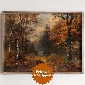 Peut inclure: Une peinture à l'huile vintage représentant une scène de forêt avec de grands arbres, un ruisseau et une variété de feuillages dans des tons de brun, de vert et de jaune.
