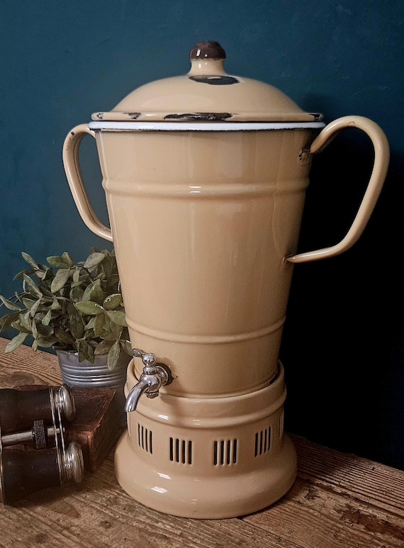 Großer emaillierter Wasserkocher mit Wasserhahn, große cremefarbene Kaffeekanne, Küchenspender im Landhausstil, europäisches Emaillegeschirr