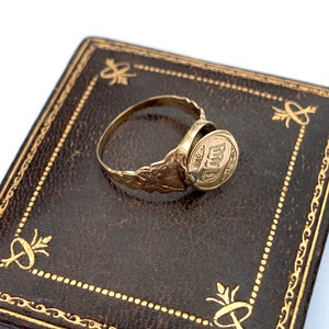 Rare Antique Victorian Gold Engraved Poison Ring