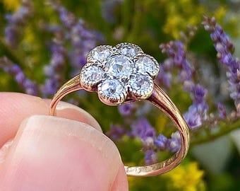 Anillo antiguo de oro de 18 quilates con diamantes de talla antigua y racimo floral