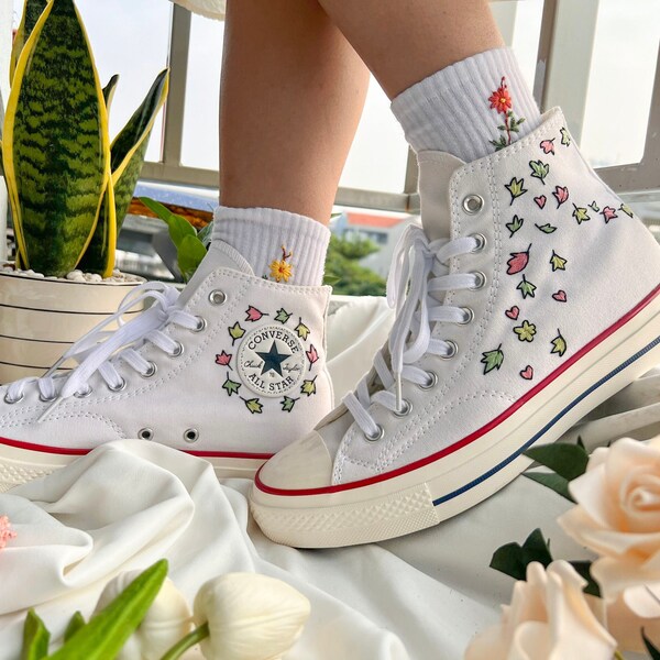 Converse High Tops/Embroidered Converse/Converse Custom Leaves/Converse Embroidery Chuck Taylor 1970s/Embroidered Sneakers Leaves And Hearts