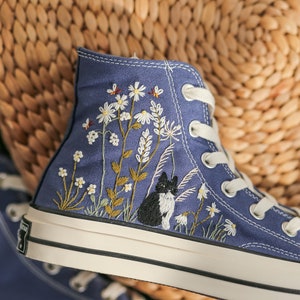 Custom Embroidered Converse High Tops, Cat, White Daisy Garden Embroidered Converse Custom, Shoes Embroidered Pet and Flower, Gift for Her