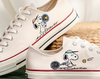 Benutzerdefinierte Snoopy bestickte Keshi Low Tops, Heartstopper bestickte Schuhe, Snoopy Stickerei Sneakers Benutzerdefinierte, einzigartige Geschenke für sie