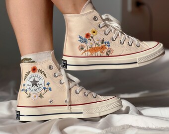 Embroidered Converse High Tops/Flower Converse/Custom Converse Pet/Embroidered Converse/Garden Of Sunflowers And Daisies And Lizards