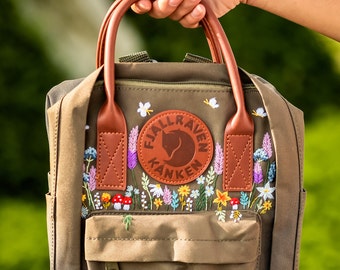 Sac à dos Fjallraven Kanken brodé de fleurs, Lavande, Fleurs, Sac à dos brodé de champignons personnalisés, Fleurs de jardin brodées Kanken