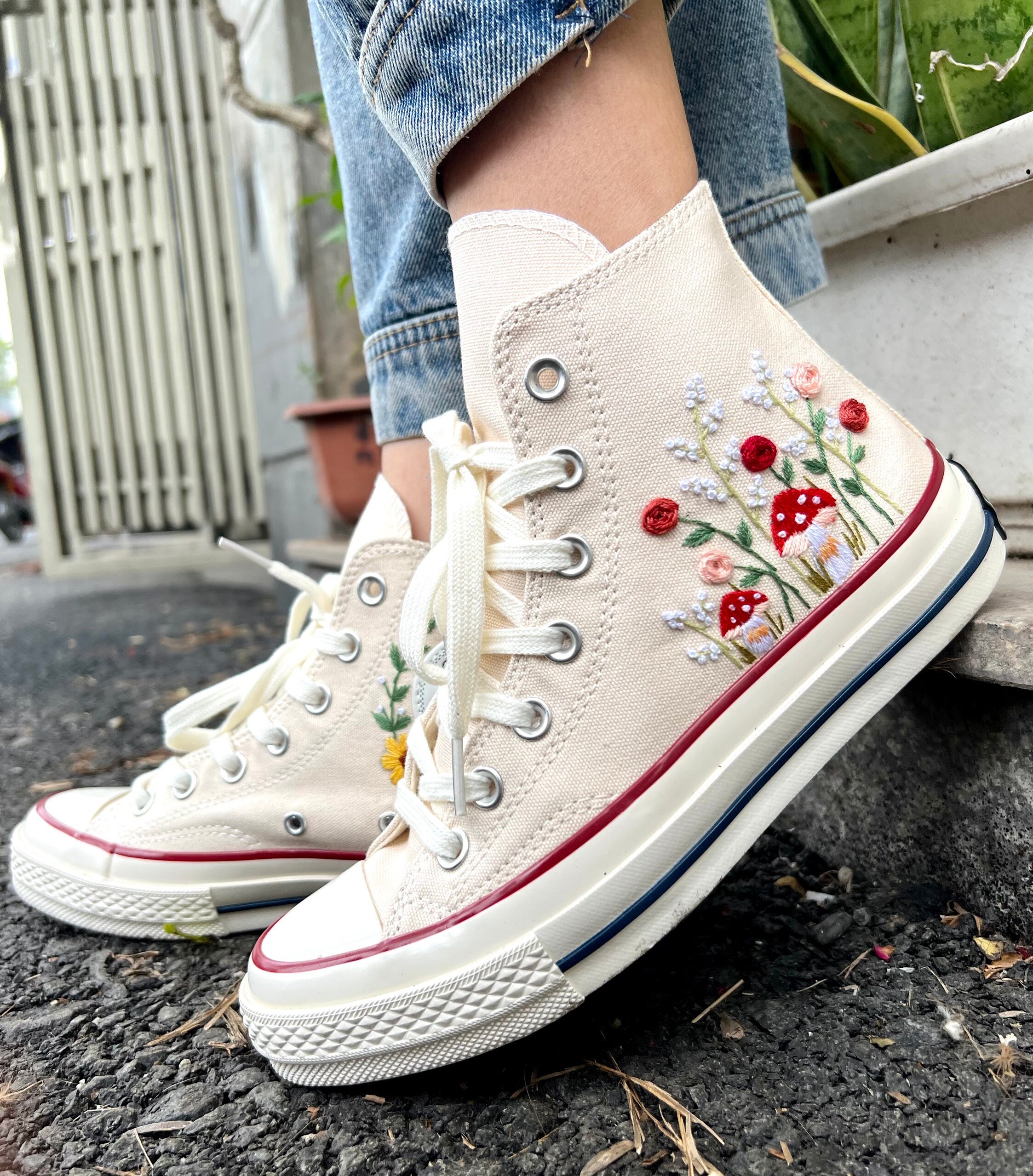 converse embroidered rose