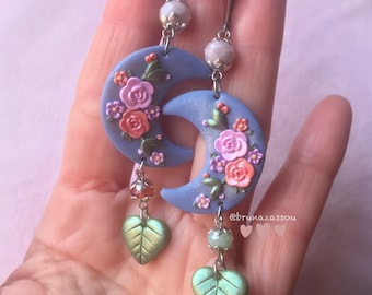 Boucles d'oreilles fleur lune en argile ~ Couleurs pastel ~ Boucles d'oreilles aux fleurs délicatement colorées