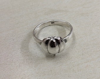 Silver Pumpkin Ring, Fall Lover, Pumpkin Jewelry, Witchy Ring.