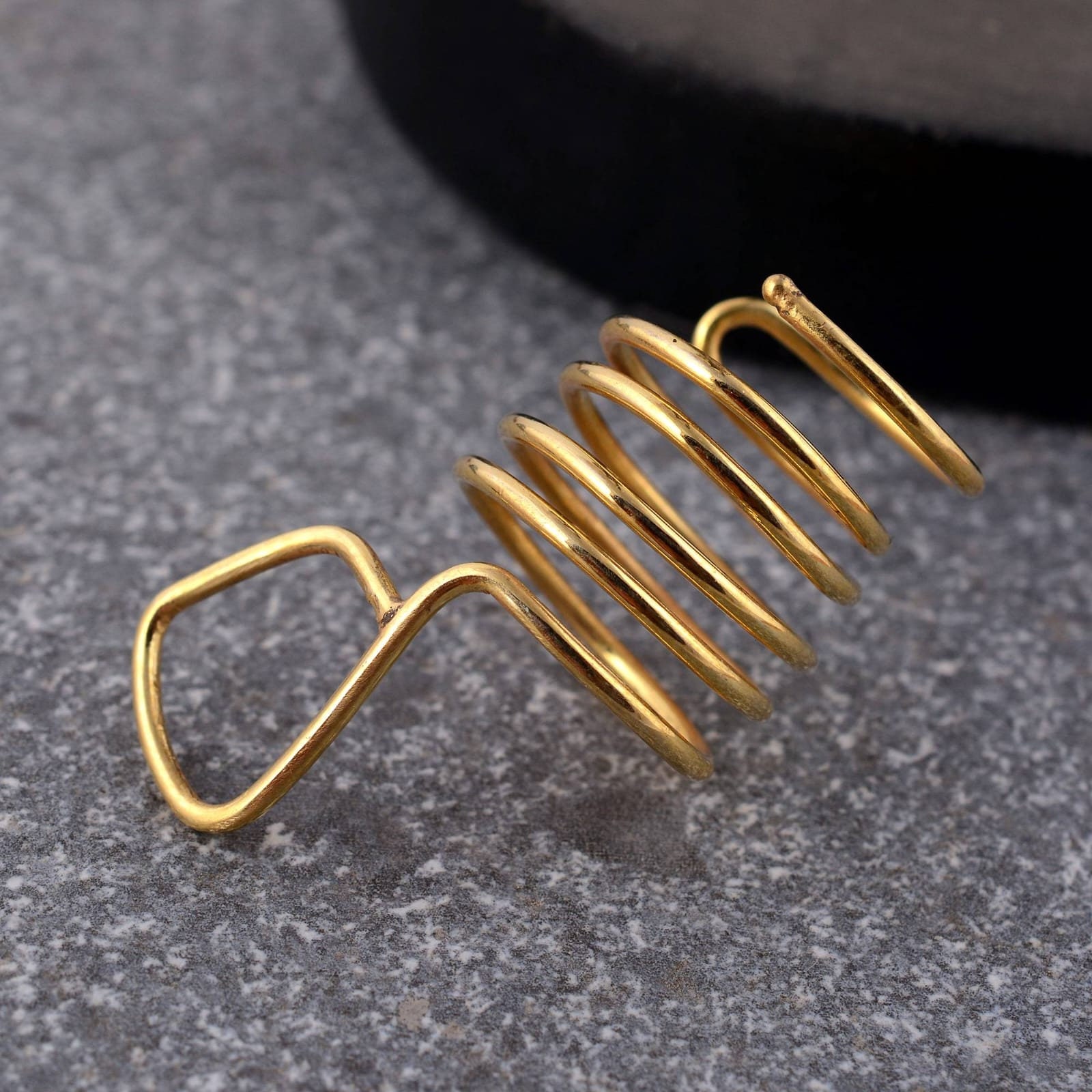 Adjustable Spiral Thumb Ring – Handmade Geometric Gold Wire Ring for Statement Style, Halloween Gifts .