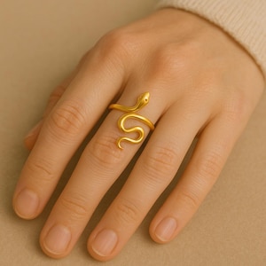 Minimalist Silver Snake Ring – Serpent Design for Bold Style