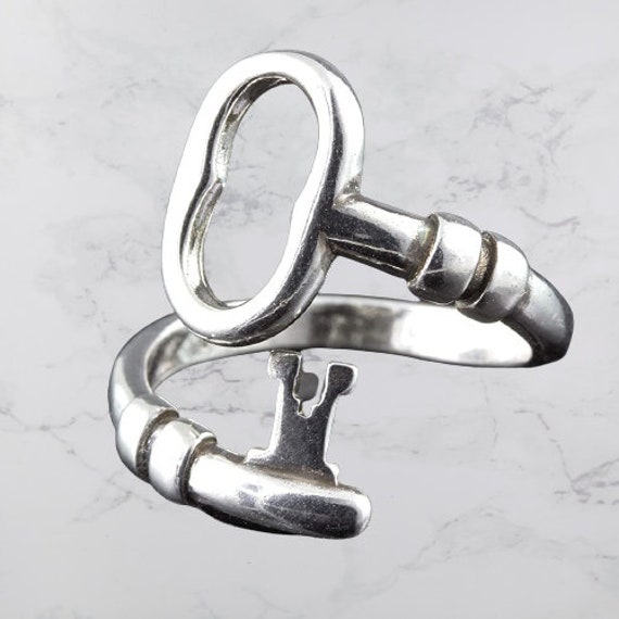 Key Ring Holder Light Wight Souvenir Delicate Style Key Holder Metallic  Luster