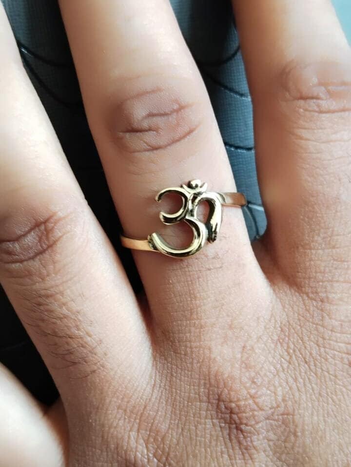 Graceful Om Gold Ring