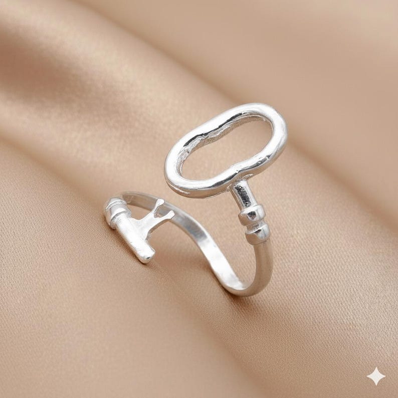 Chaveiro de prata antigo, chaveiro ajustável em formato de chave, chaveiro feminino empilhável, chaveiro aberto estilo rock, presente de Natal imagem 2