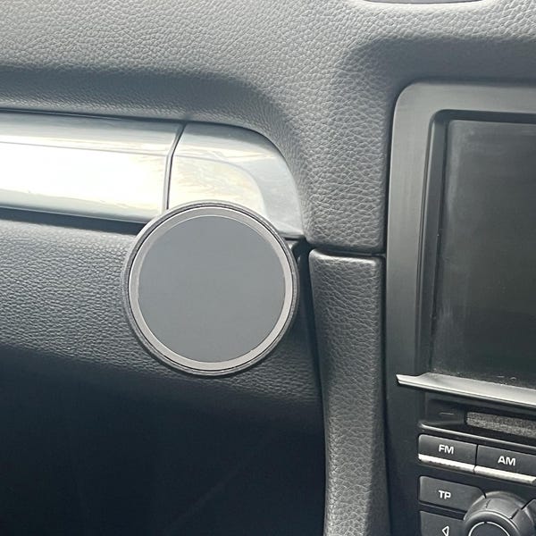 Re-styled Magsafe phone holder suitable for PORSCHE 981 / 991 / 718 / 982 / Boxster / Cayman / 911