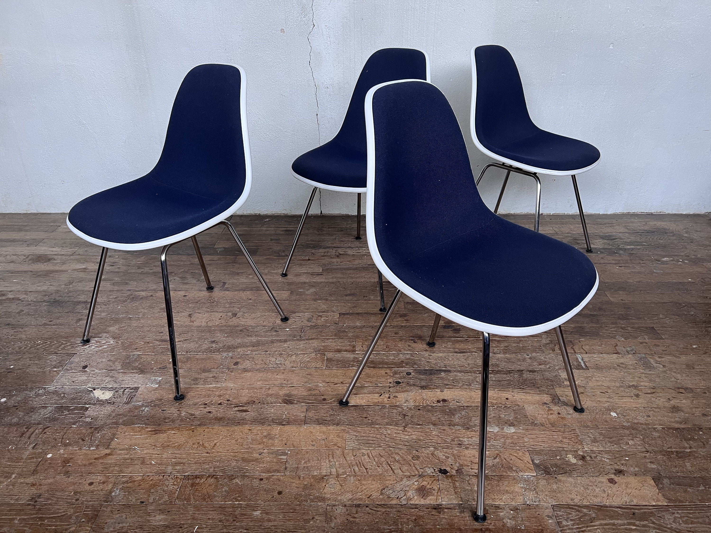 4 Chaises Dsx Modèle Design Ray & Charles Dames Édition Vitra