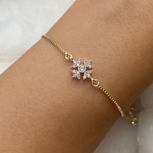 18k Gold Plated Flower Bracelet With An Adjustable Slider And Dangly Rhinestone Ends, Women&#39;s Gift