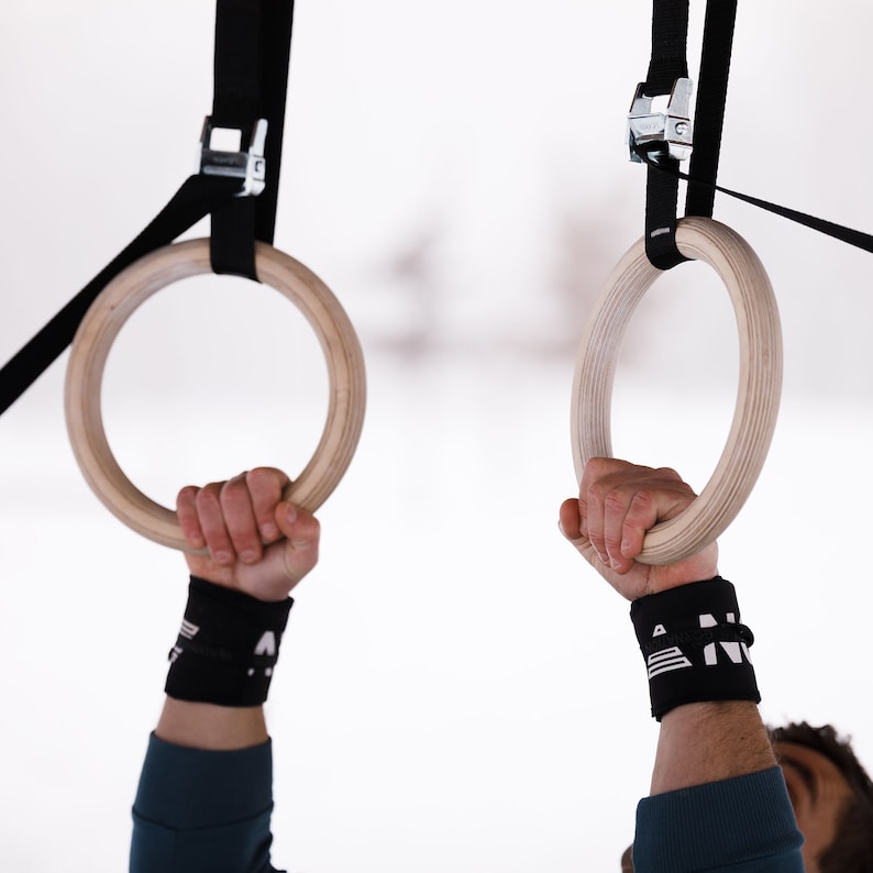 Pull up on rings