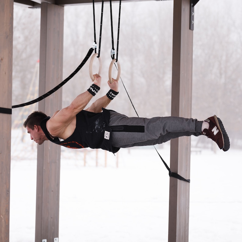 Back lever on gymnastic rings