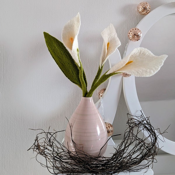 Calla Lilien gefilzt 3 STK. , Filzblumen Strauß, weiße Aronstablilie, gefilzte, langstielige Blumen, handgefertigt