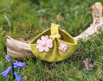 small decorative spring basket made of felt, felted basket made by hand, felted spring decoration, basket for planting