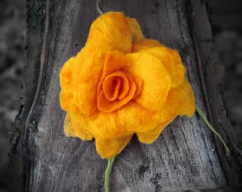 Felted rose, felt rose in orange, felted rose petal on a wooden disc for table decoration