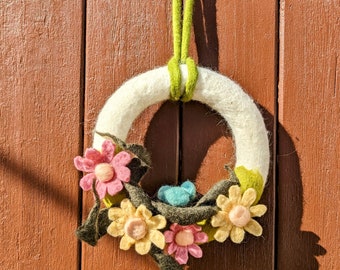 Felt wreath, flower wreath, felted door wreath, sustainable decoration made by hand