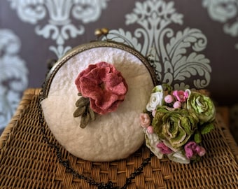 White women's handbag made of felt with a rose-colored felt flower, bag handle, carrying chain, 100% handmade